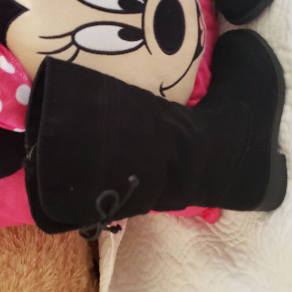 The Children’s Place Blk Suede Boots